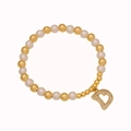 Bracciale di perle bianche e oro con un ciondolo a cuore scintillante di cristalli - Lettera D