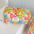 Gesteppte Kosmetiktasche mit bunten Herz- und Bärenmustern und gelbem Reißverschluss - Frühlings-Doodle-Achteckige Tasche