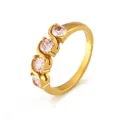 Anello minimalista in acciaio inossidabile placcato oro 18k con quattro zirconi tondi a onde - US 6 / Oro
