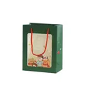 Bolsa de regalo de Navidad verde con ventana y asas rojas en tamaño 230x180mm - Mediano / verde oscuro