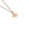 Gouden titanium stalen ketting met gepolijste LOVE-letter hanger op een witte achtergrond - Goud