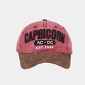 Dettaglio cappello baseball vintage lavato con ricami e visiera in finta pelle - Borgogna