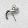 Gancio per capelli minimalista a forma di S in argento con perla bianca liscia - Argento