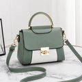 Borsa a mano bicolore verde salvia e bianco con manico circolare dorato e tracolla - Verde