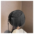 Sac bandoulière rond noir chic avec clous et longues franges métalliques sur chaîne - Noir