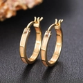 Eleganti orecchini a cerchio dorati con pietra di luna sintetica e finitura lucida - Base Oro Intarsio Opale Imitazione Arancione Chiaro / Oro