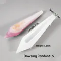 Vue détaillée du moule en silicone de 7cm pour pendentif avec échantillon en résine - Pendule No. 9