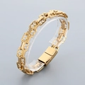 Vista dettagliata del bracciale a doppia catena dorata con finitura metallica lucida - Stile B Oro (23cm)