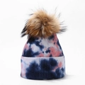 Détail du bonnet en tricot tie-dye avec pompon marron doux et structure côtelée - 4#-Style Tie-Dye Rose Bleu et Blanc