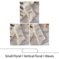 Set di 3 calzini in cotone bianco crema con trame a fiori, verticali e a onde - 3 Paia - Onda + Fiore a Righe Verticali + Piccolo Fiore