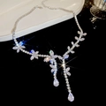 Dettaglio della collana d'argento con nappe, fiori di zircone e ciondoli a goccia - Collana - Argento