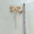 Détail d'une branche de feuille de ginkgo dorée artificielle de 30 cm pour décoration - Feuille de Lotus Dorée
