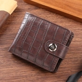 Cartera de hombre en cuero sintético marrón oscuro con textura de cocodrilo y hebilla - café