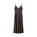 Robe longue en satin marron avec bordure en dentelle et décolleté en V coupe fluide - XS / café