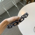 Detail view of dark tortoiseshell chain link headband made of premium acetate resin - Black Blue