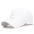 Casquette de sport blanche à séchage rapide avec perforations laser et logo R brodé - Réglable / Blanc