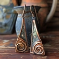 Boucles d'oreilles spirales géométriques vintage en cuivre antique au style tribal - Pendentif Triangle Spirale Bronze