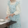 Light blue floral cotton apron with ruffled straps and French Toile de Jouy pattern - Blue and Green Toile