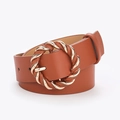 Cinturón de mujer en cuero PU marrón con una elegante hebilla redonda dorada trenzada - Camel