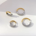 Détails des boucles d'oreilles créoles bicolores en acier titane plaqué or et argent - Petit Anneau Demi-cercle Bicolore (Diamètre 1,8 cm)