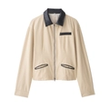 Chaqueta beige minimalista con cremallera y detalles de cuero negro en fondo blanco - S / Caqui