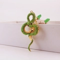 Portachiavi a forma di serpente dorato con strass verdi su bordo scatola bianca - Verde