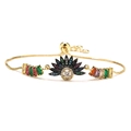 Pulsera ajustable de oro de 18K con dijes de mariposa y sol con circonitas de colores - Estilo Sol/Ojo