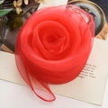Piccolo foulard quadrato in chiffon rosso a forma di rosa su un libro d'epoca - 11# (Rosso) / 60x60cm