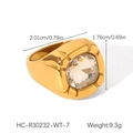 Λεπτομέρεια από επιχρυσωμένο δαχτυλίδι 18K με οβάλ ζιργκόν και ραβδωτή υφή - Στυλ Χρυσή Πλατιά Ζώνη Διαφανής Στρογγυλή Πέτρα (HC-R30232-WT-7)