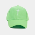 Détail d'une casquette de baseball en coton vert menthe avec broderie étoile blanche - Réglable / Vert Fluorescent