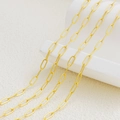 Detalle macro de la cadena de eslabones de papel chapada en oro de 18K para joyas - Estilo Grande Oro Mate (9x3mm) / 1m