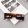 Retro square sunglasses with classic tortoiseshell frame and dark brown tinted lenses - Leopard Print