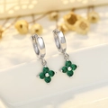 Elegante silberne Kleeblatt-Ohrhänger mit grünen Zirkonia-Steinen für Damen - Smaragdgrün Zirkonia Kleeblatt / Weißgold