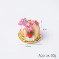 Portachiavi torta in PVC con fragola e fiocco, 4,5cm diametro, peso di 30g - Fiocco a pois rosso anguria con cinturino rosa