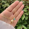 Collar chapado en oro de 18K con colgantes de delfín y tortuga de mar con opalo azul - Delfín y Tortuga de Opalo Azul