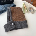Pasamontañas de punto en bloques de color gris oscuro y marrón con botón blanco - Gris Marrón