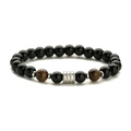 Detalle de pulsera para hombre con piedras ojo de tigre y adornos plateados - Pulsera de piedra ojo de tigre