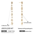 Vue détaillée des boucles d'oreilles pompons en acier doré 18K avec dimensions du zircon - Style Zircon Blanc (JDE0312200-WT)