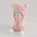 Dettaglio cappello di peluche rosa con orecchie da orso, maschera in maglia e coulisse - 3-8 Anni / Rosa