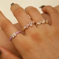 Goldenes und lila Ring-Set mit Schmetterlingsmotiv, Emaille und funkelnden Zirkonia - 3-Teiliges Set Gold Lila Emaille Stil (0789)
