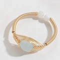 Handgefertigter, 14K vergoldeter Drahtring mit hellblauem Opal und weißen Perlen - Aquamarin
