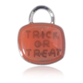 Pendentif Halloween orange Trick or Treat en alliage avec crochet argenté brillant - Un Bonbon ou un Sort Argenté