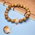 Bracelet chat en bois de santal fait main avec perles en bois traditionnelles porte-bonheur - Style Perles Rondes en Bois de Santal Vert (Chat de la Fortune) / 10mm