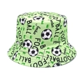 Detalle del sombrero de pescador verde hierba con patrones de fútbol y texto impreso - 56-58cm / Verde Hierba (Fútbol)