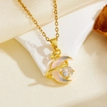 Détail du collier étoile et lune dorée avec finition nacre violette et zircon brillant - Collier Lune Blanche Or Zircon Blanc (T016)