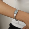 Pulsera multicapa plateada estilo reloj con incrustación de nácar para mujer - Concha Blanca Color Plata (14+3cm)