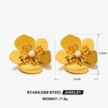 Goldene Blumenohrringe aus Edelstahl mit zentraler Perle und gebürstetem Metallfinish - Polierte Blumenohrringe 2