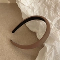 Padded sponge headband in matte brown leather with a minimalist retro design - Light Coffee