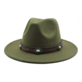 Détail d'un chapeau fedora en laine vert armée avec ceinture en cuir marron turquoise - Vert Armée