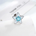 Orecchino a stella in smalto bianco con zircone blu centrale e finitura argento - Blu Mare Chiaro (1 Pezzo)